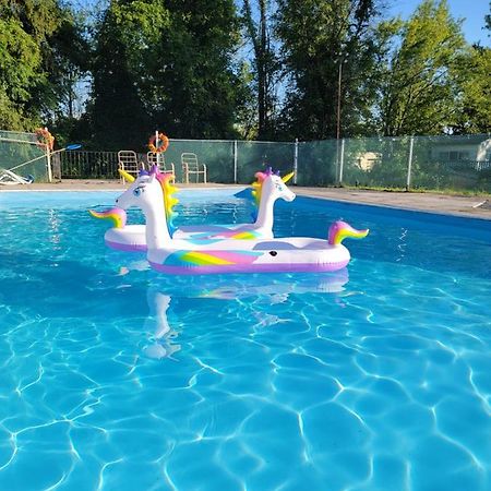 Gateway Motel Gananoque Bagian luar foto
