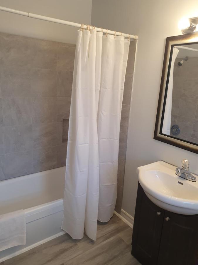 Gateway Motel Gananoque Bagian luar foto