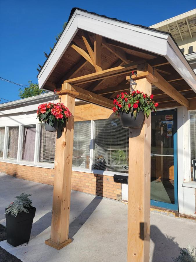 Gateway Motel Gananoque Bagian luar foto