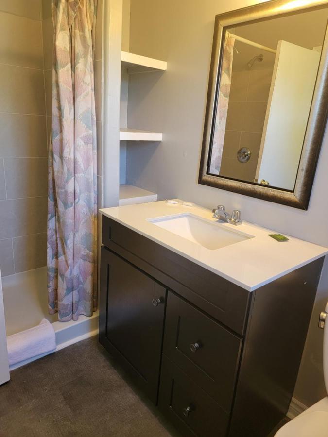 Gateway Motel Gananoque Bagian luar foto