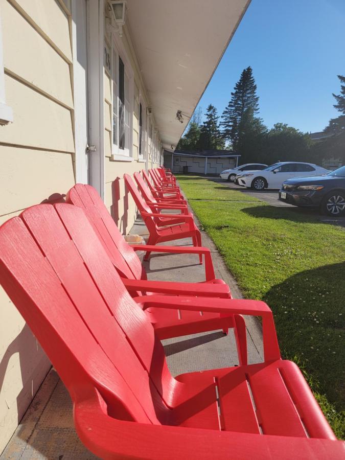 Gateway Motel Gananoque Bagian luar foto