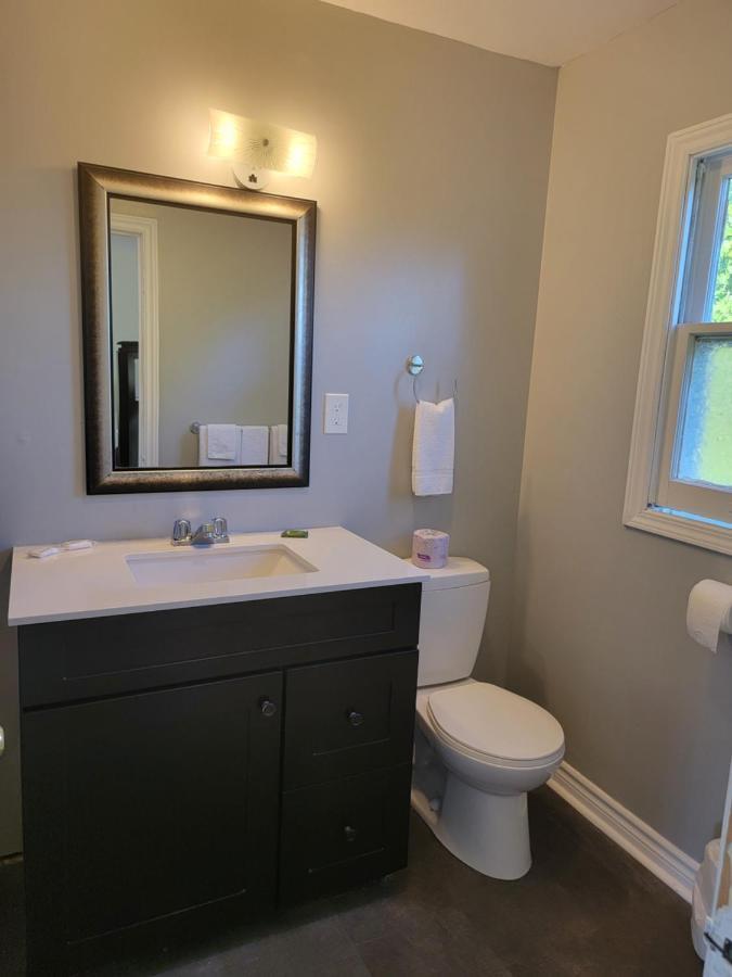 Gateway Motel Gananoque Bagian luar foto