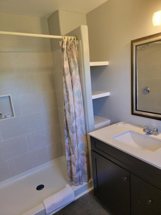 Gateway Motel Gananoque Bagian luar foto