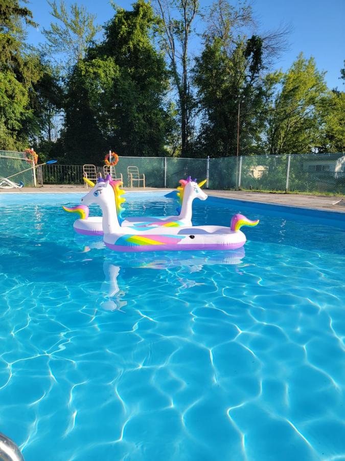 Gateway Motel Gananoque Bagian luar foto